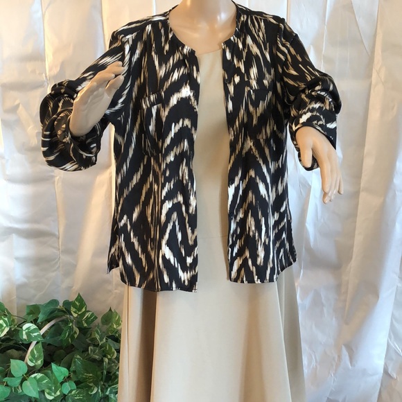 2pc lightweight blazer & Dress set. Night out, work, or day of Worship. Size 16 - Picture 4 of 13